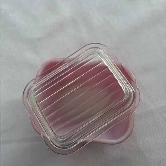 VINTAGE PYREX Red Glass Storage Container with Lid - Picture 3 of 6